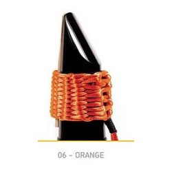 LIGATURE BAMBU AT06 POUR SAXOPHONE TENOR EN FIBRE SYNTHETIQUE couleur orange